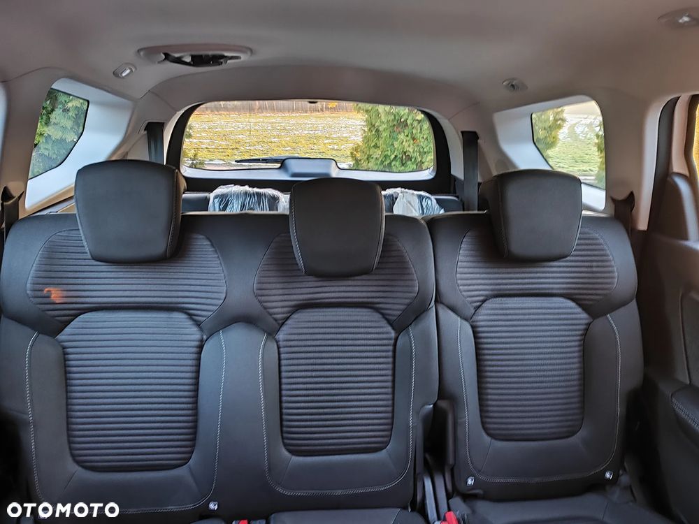 Renault Grand Scenic - 17