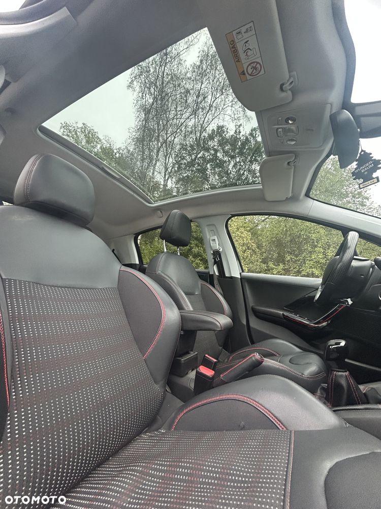 Peugeot 208 - 28