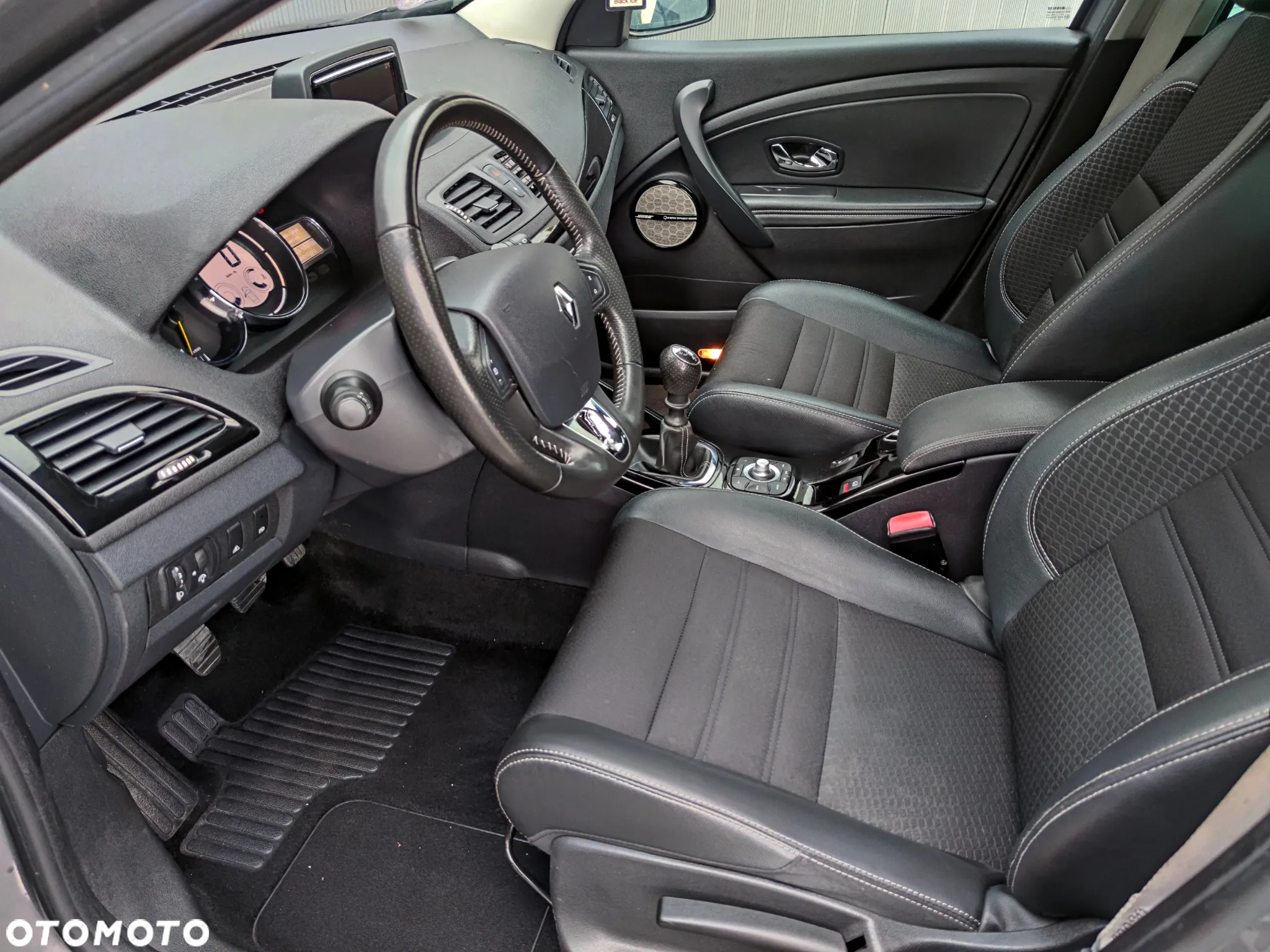 Renault Megane Grandtour ENERGY TCe 130 BOSE EDITION - 17