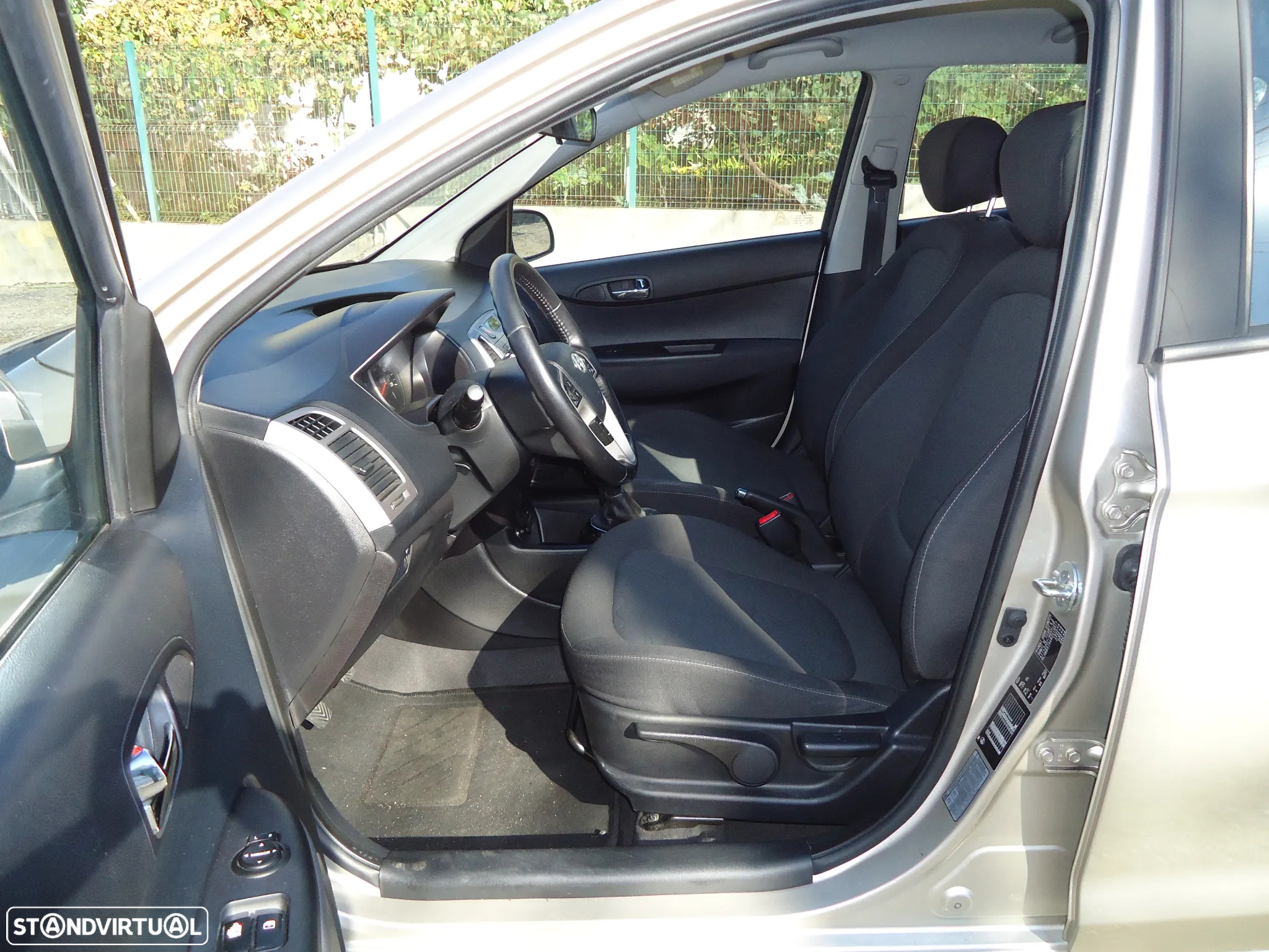 Hyundai i20 1.4 CRDI Comfort ESP - 6
