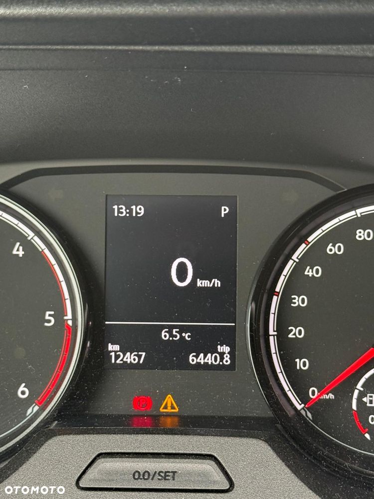 Volkswagen Caravelle - 12