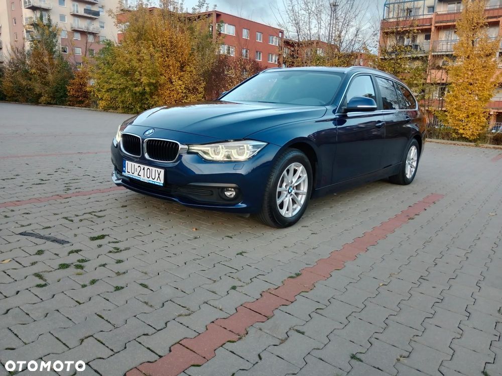 2019 BMW Seria 3, photograph 2