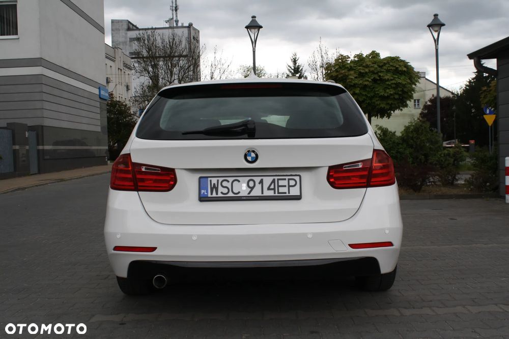 BMW Seria 3 318d Sport Line - 9