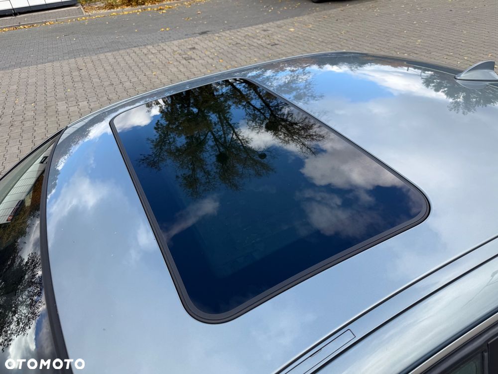 BMW Seria 3 330i - 12