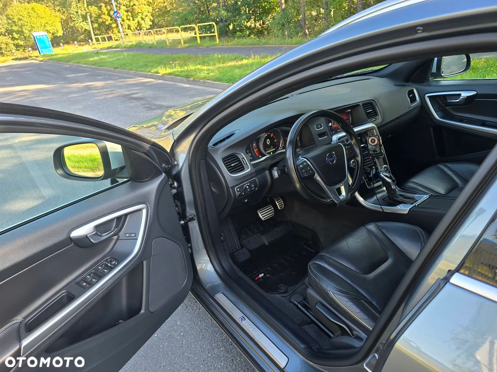Volvo V60 D4 R-Design - 14