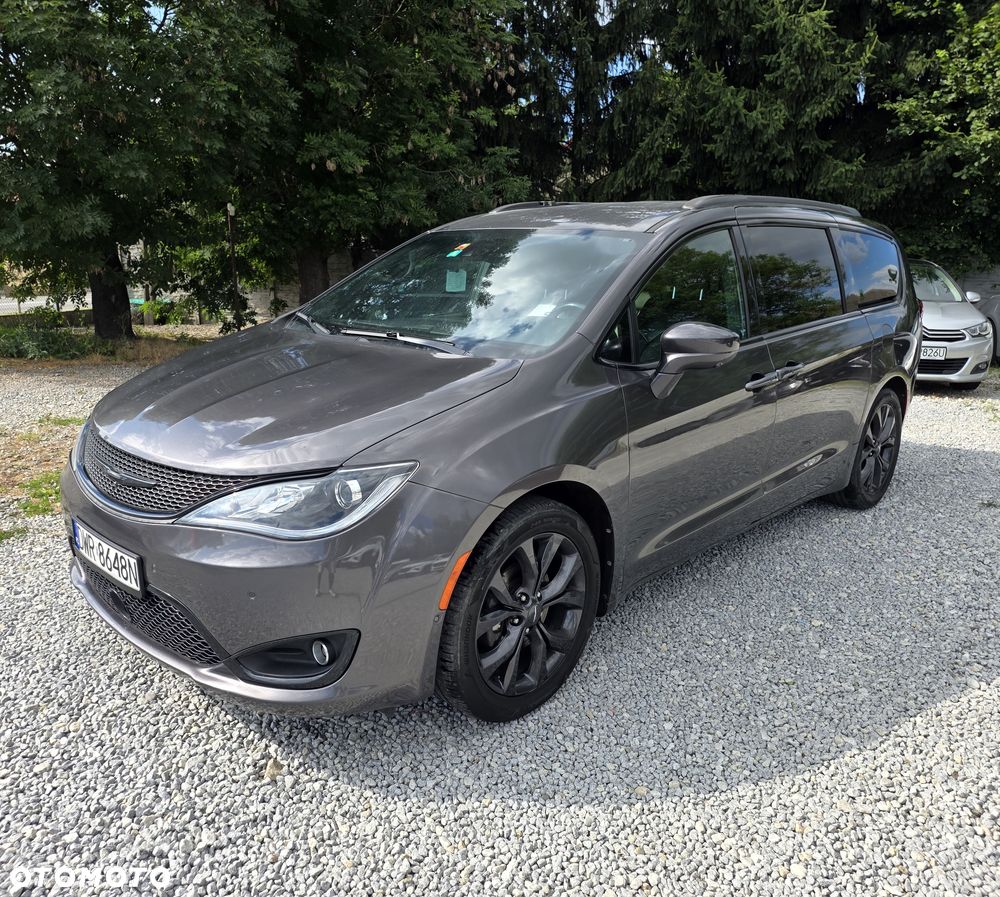 Chrysler Pacifica - 1