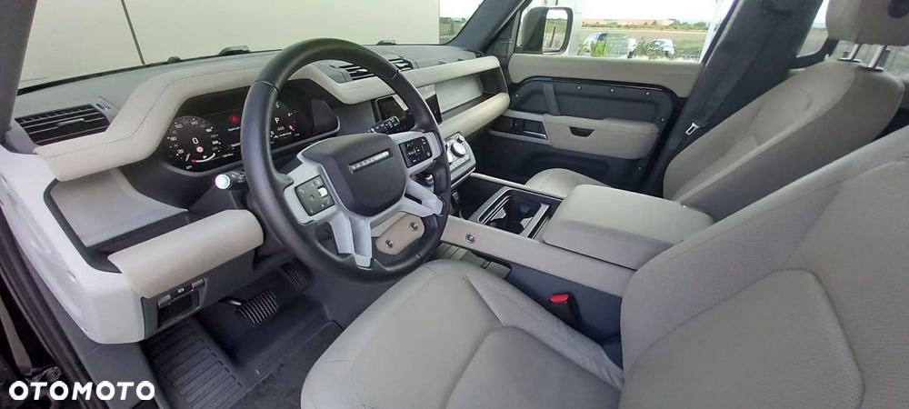 Land Rover Defender - 9