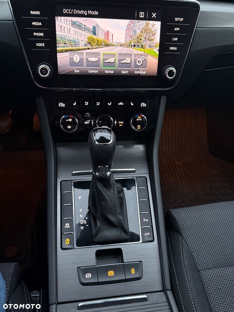 Skoda Superb 2.0 TDI SCR Ambition DSG - 11