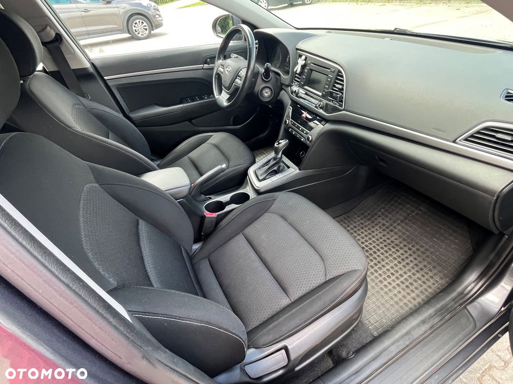 Hyundai Elantra 1.6 Style - 19