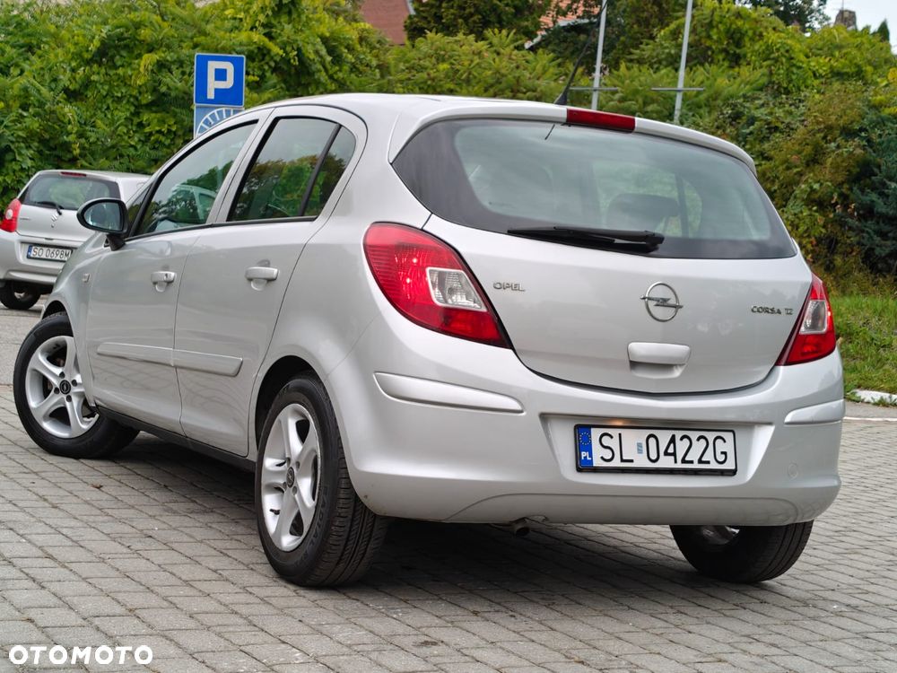 Opel Corsa 1.2 16V Cosmo - 2