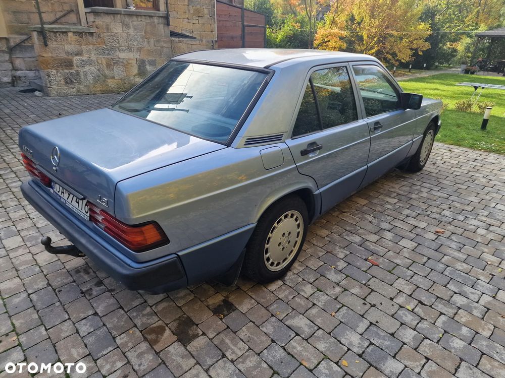 Mercedes-Benz W201 1991 photo 2