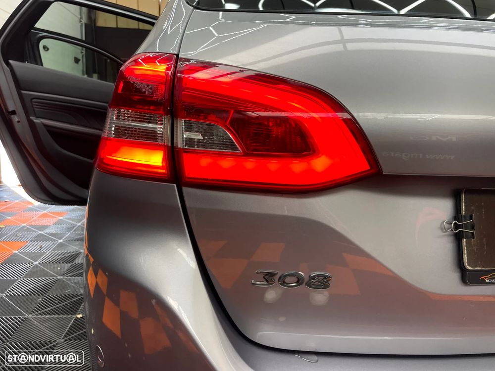 Peugeot 308 SW 1.5 BlueHDi GT EAT8 - 32