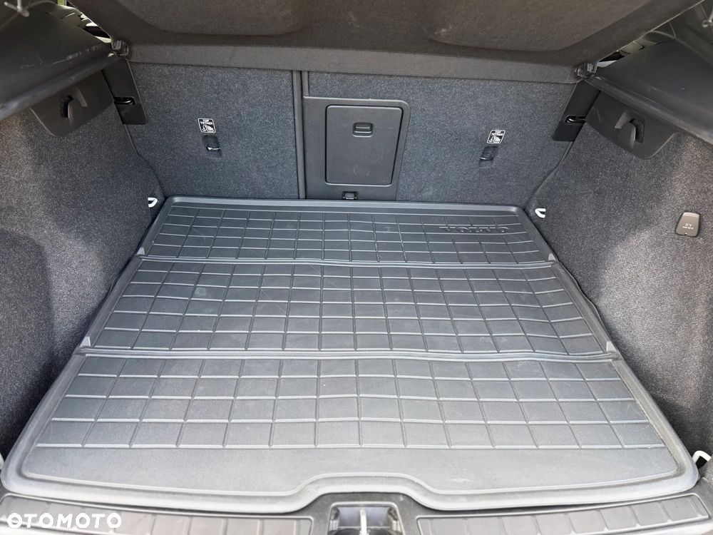 Volvo XC 40 B5 B AWD Geartronic RDesign - 18