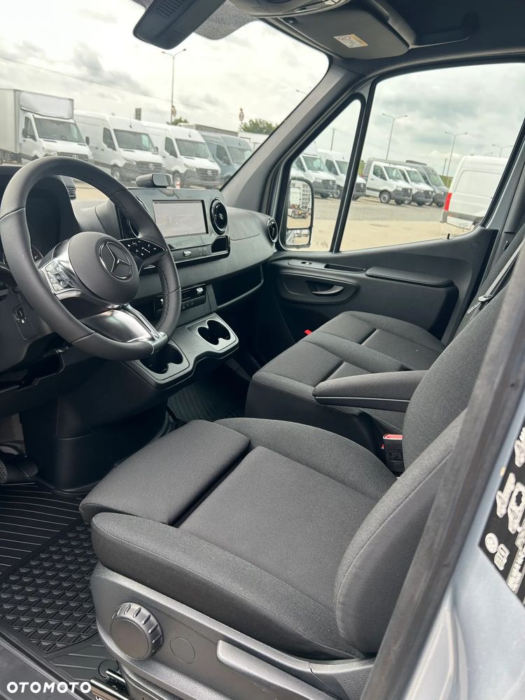 Mercedes-Benz Sprinter - 12
