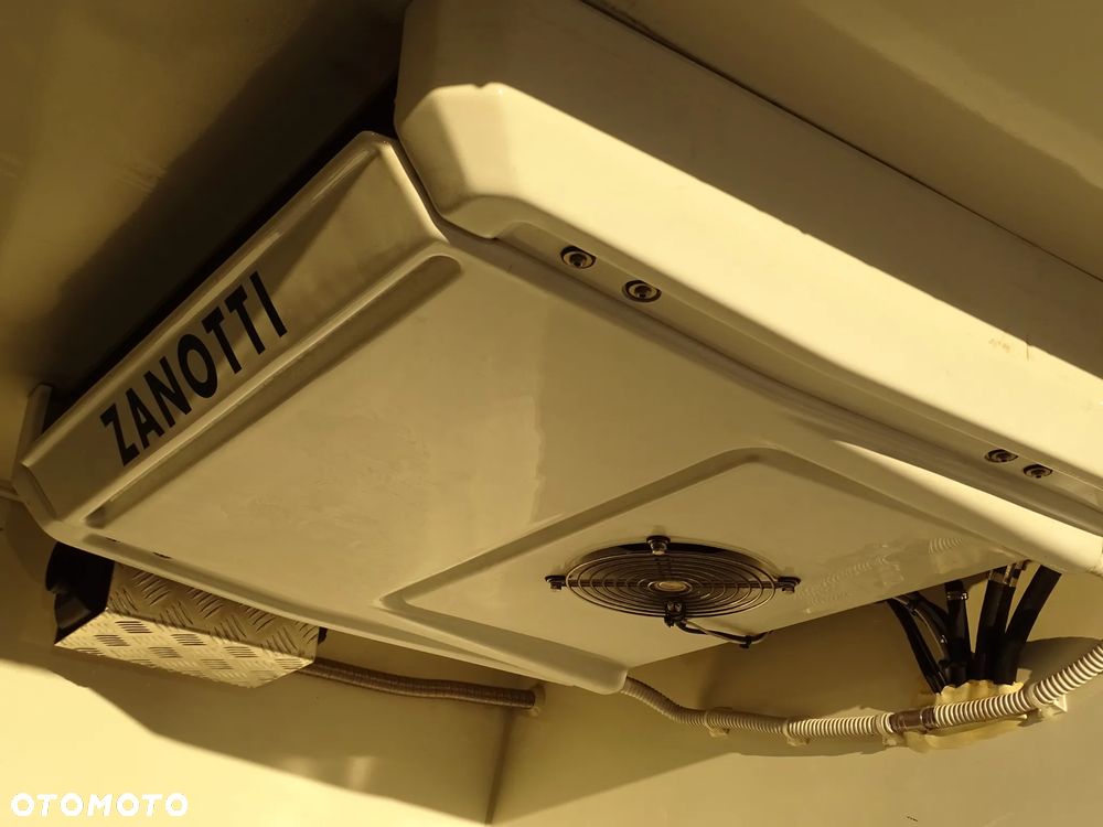 Mercedes-Benz SPRINTER - 15