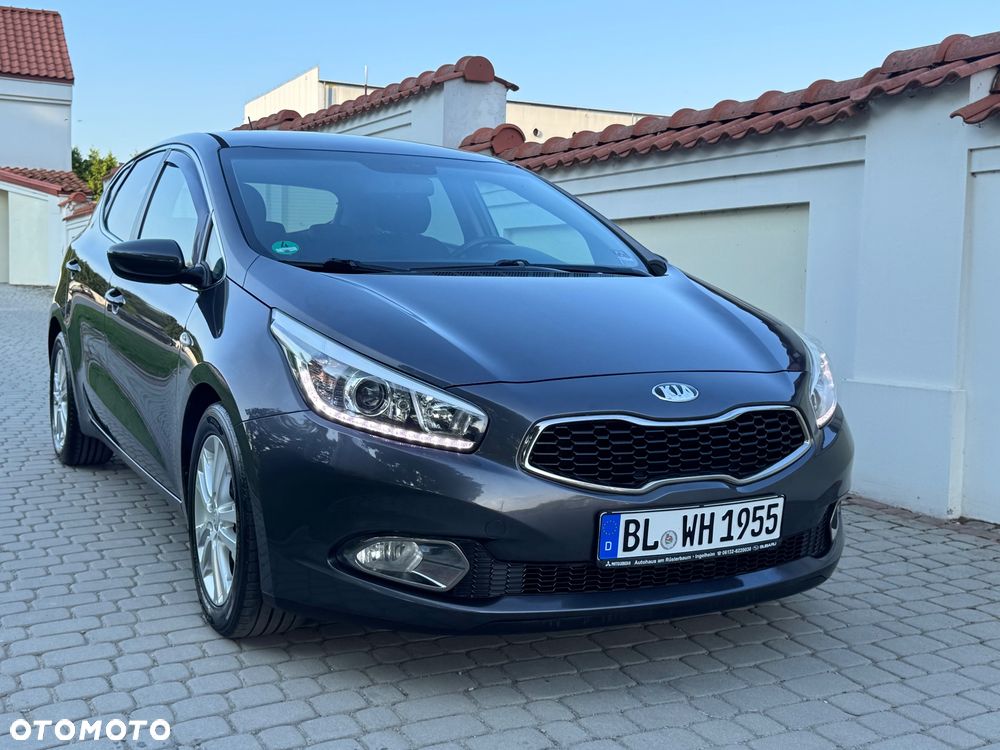 Kia Ceed - 32
