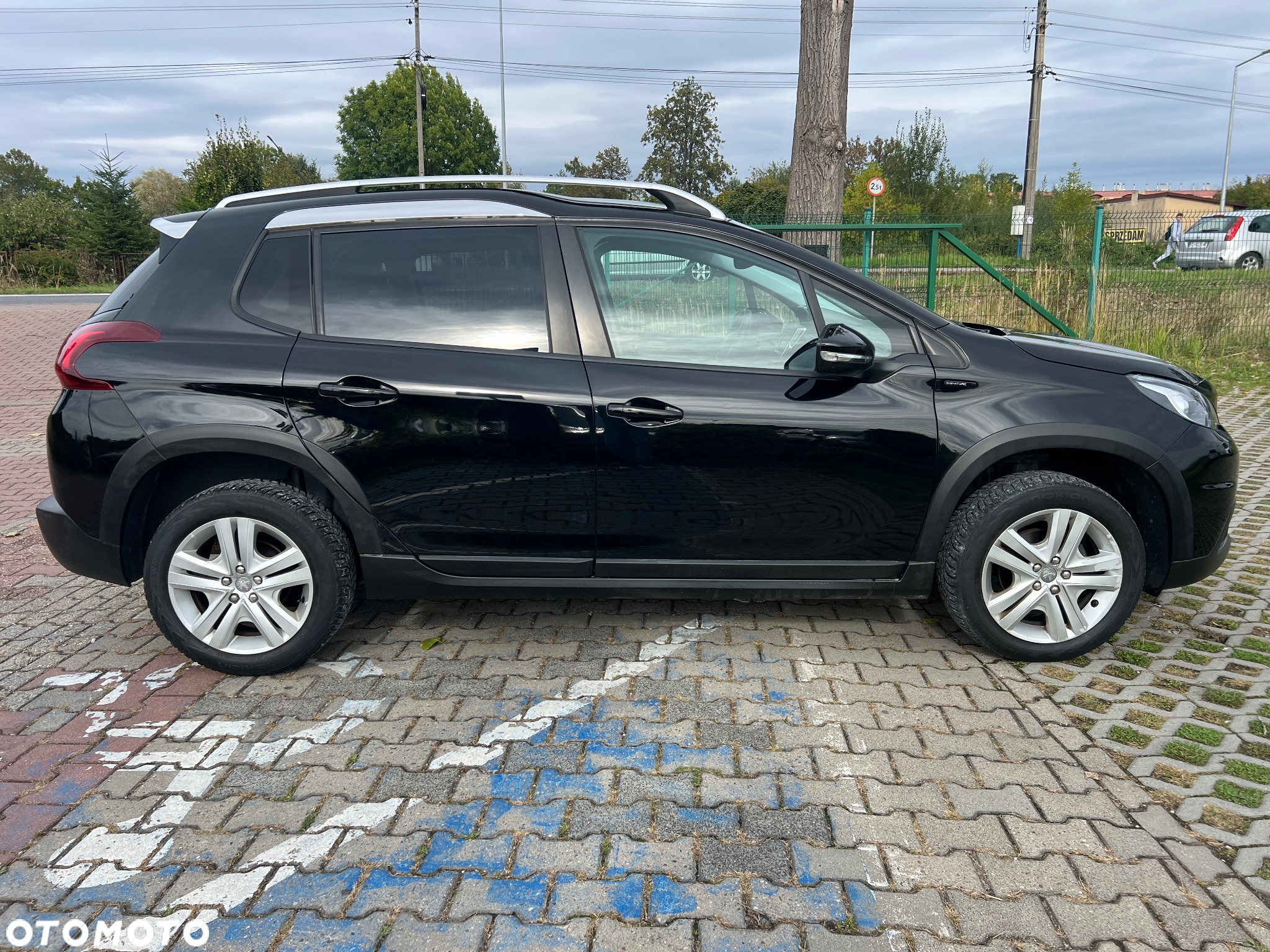Peugeot 2008 1.2 Pure Tech Signature - 36