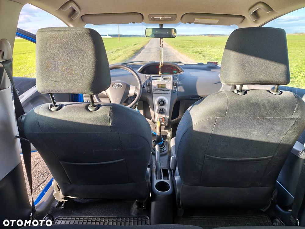 Toyota Yaris 1.3 - 11