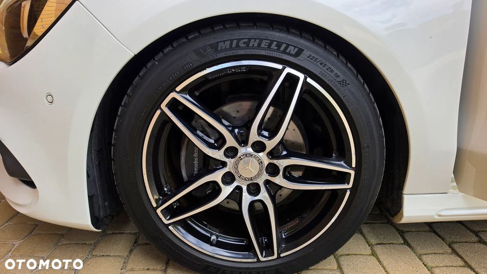 Mercedes-Benz CLA 200 7G-DCT AMG Line - 40
