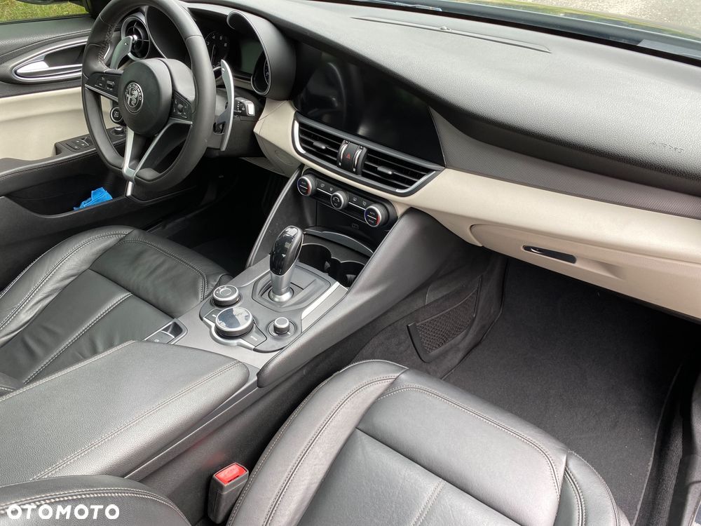 Alfa Romeo Giulia 2.0 Turbo 16V AT8 Veloce Ti - 10