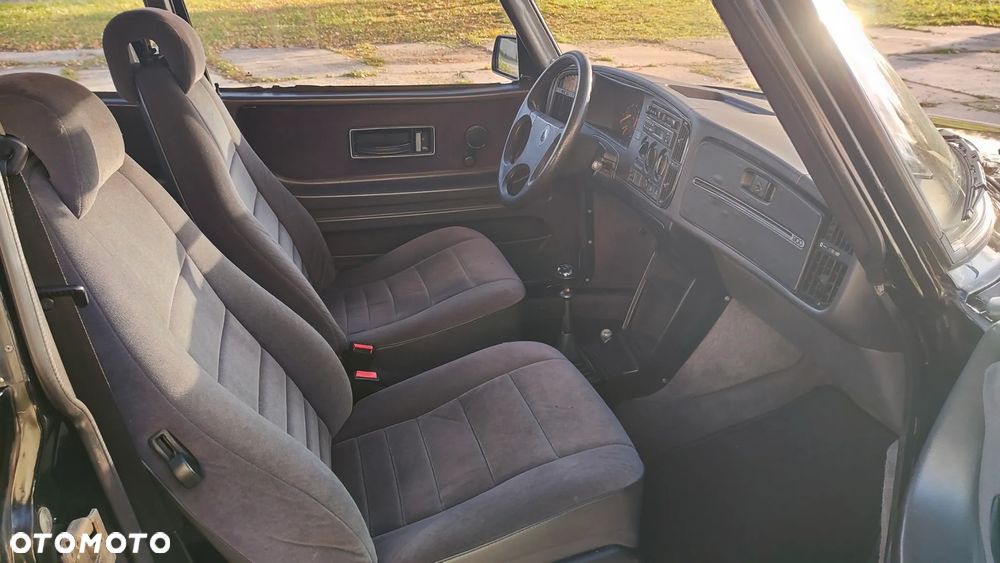 Saab 900 - 24