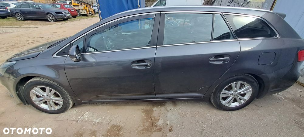 Toyota Avensis 1.8 Comfort - 4