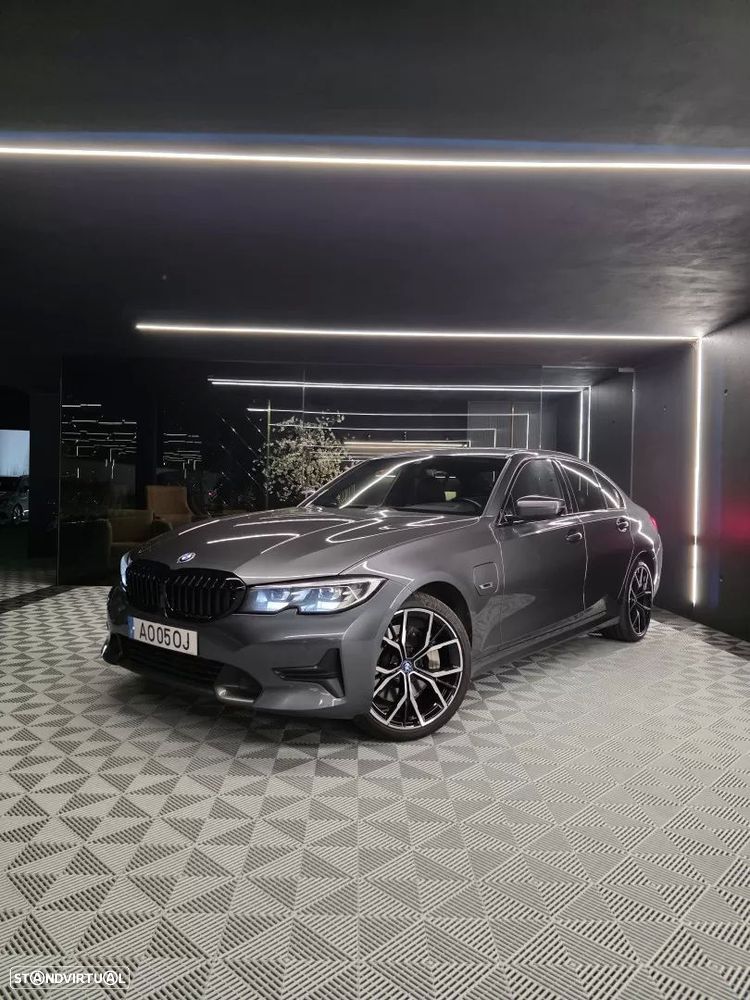 BMW 330 e Line Sport Auto - 2