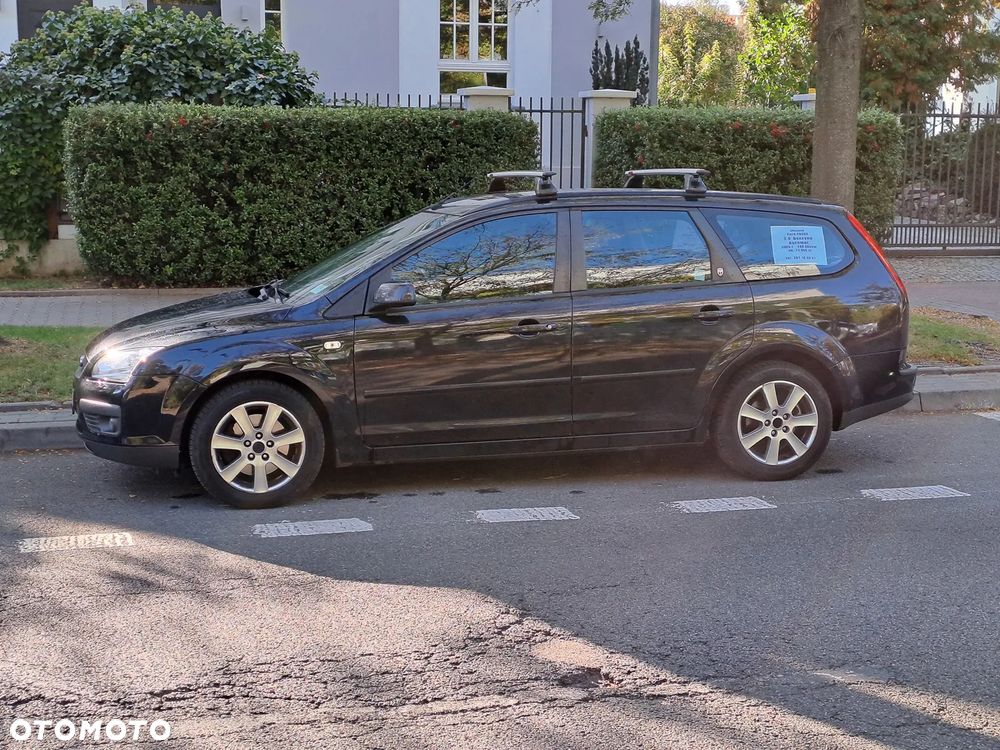 Ford Focus 2.0 Ghia - 11