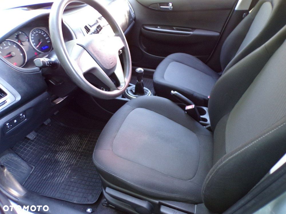 Hyundai i20 - 24