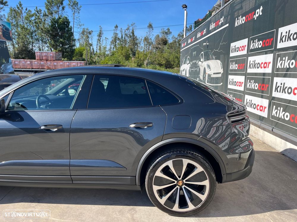 Porsche Macan Electric 4 - 11