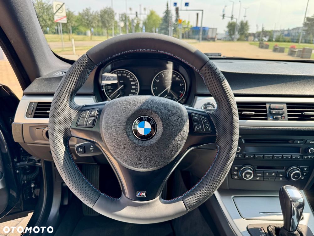 BMW Seria 3 320i - 25