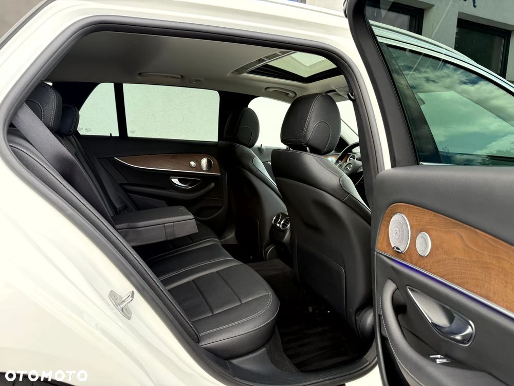 Mercedes-Benz Klasa E 220 d 9G-TRONIC Exclusive - 24