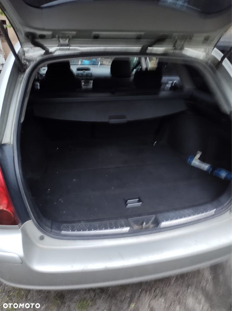 Toyota Avensis - 8