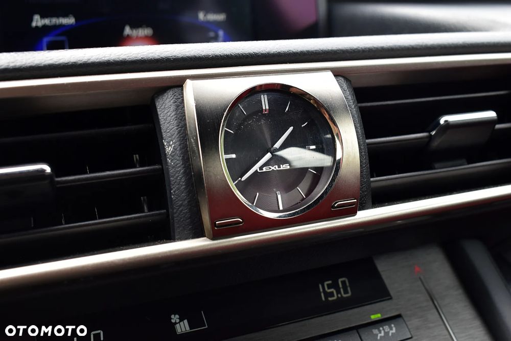 Lexus IS 300h F Sport Edition - 12