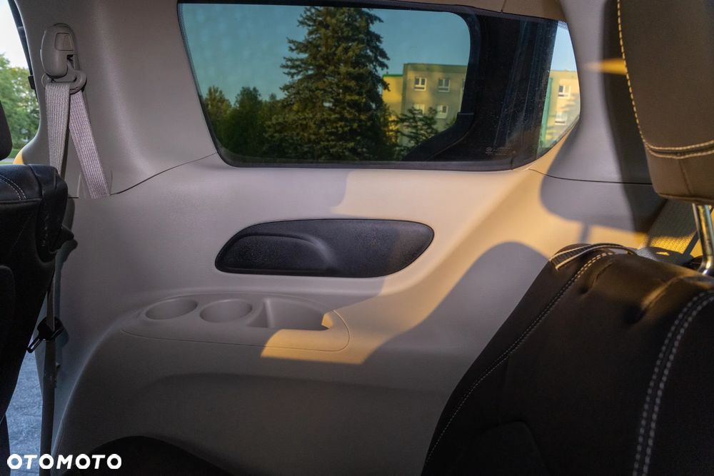 Chrysler Pacifica - 23
