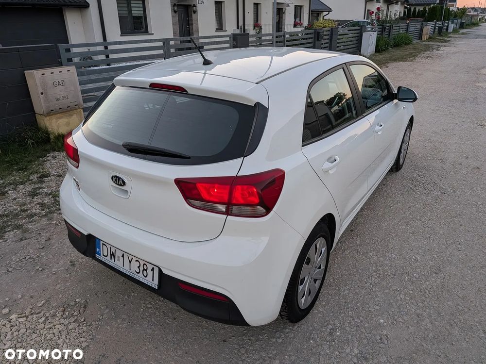 Kia Rio 1.2 M - 11