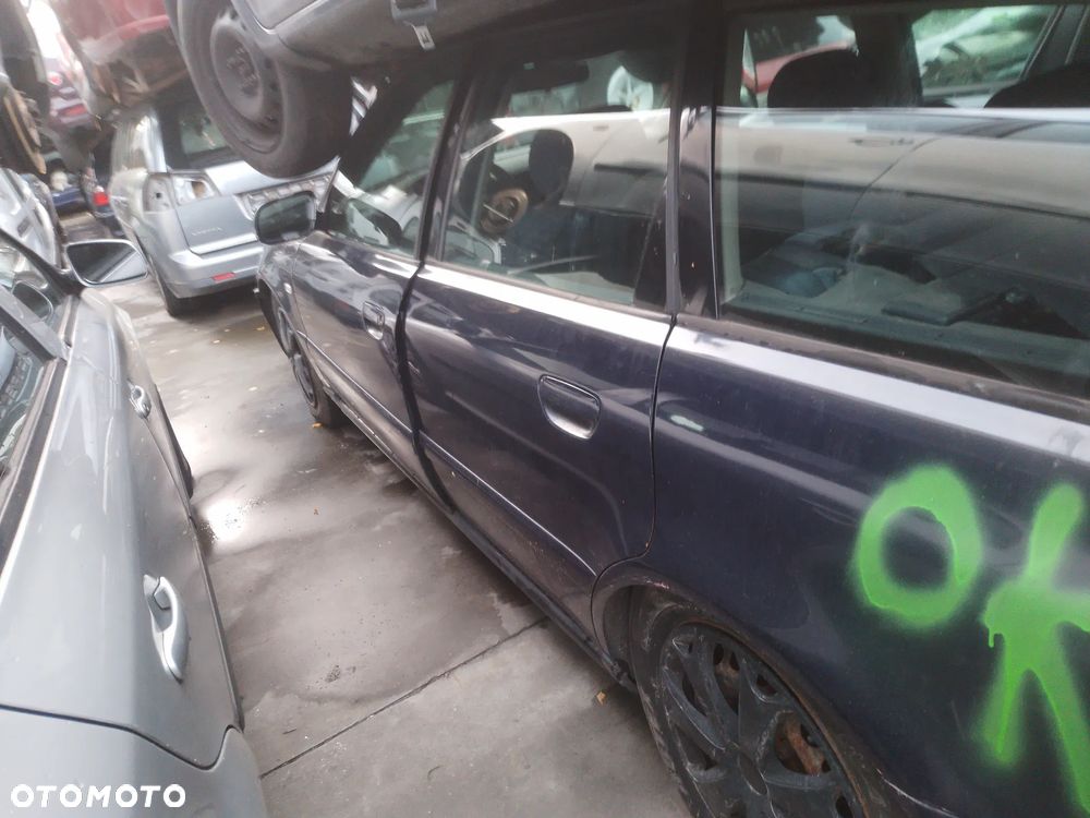 AUDI A4 B5 KOMBI 99-01  1.9 AJM   LAMPA TYŁ PRAWA LEWA - 21