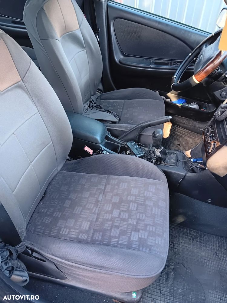 Toyota Avensis ver-2-0-d--4d - 6