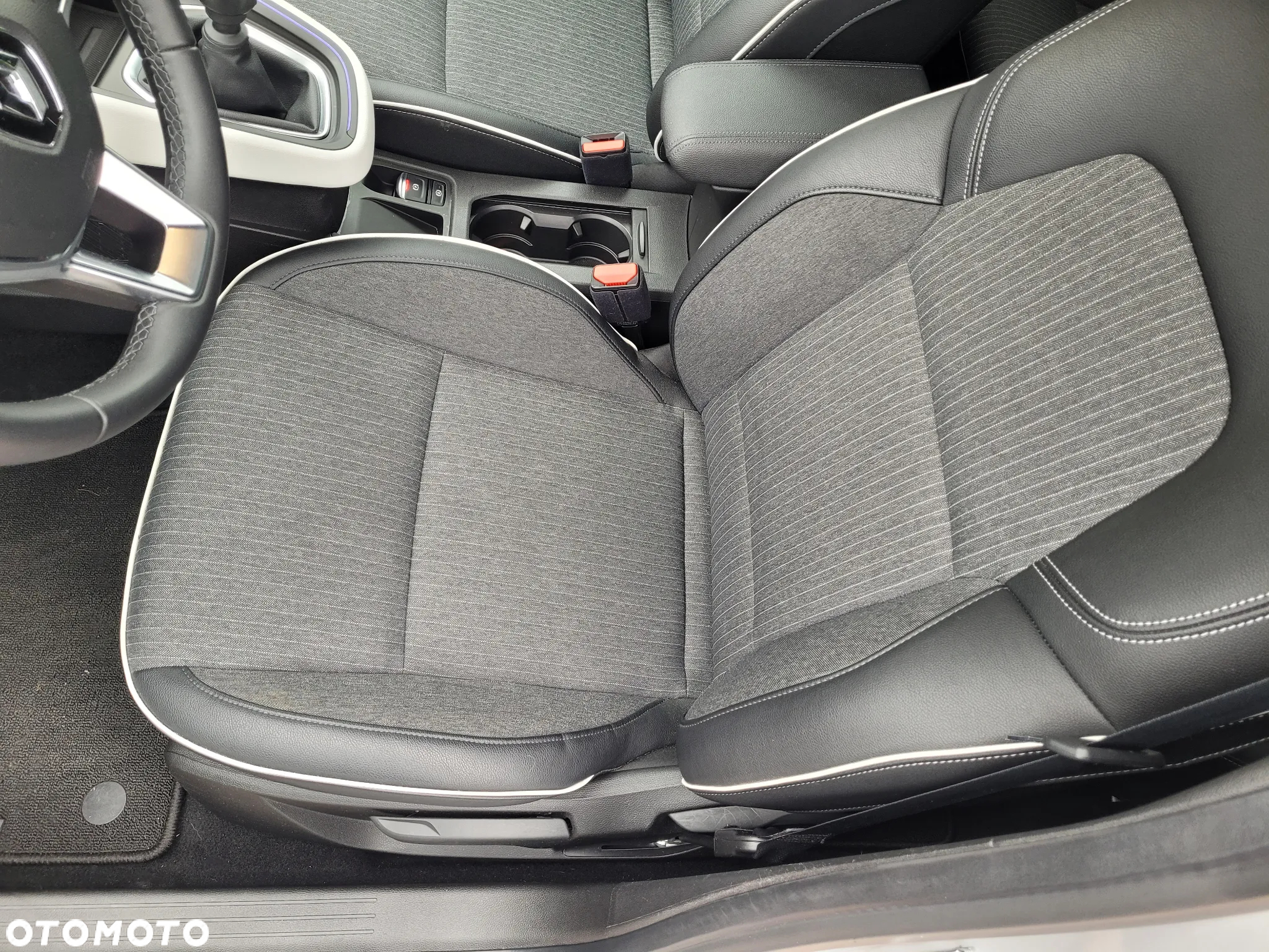 Renault Clio TCe 100 INTENS - 10
