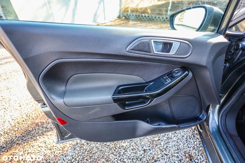 Ford Fiesta 1.0 EcoBoost STart-Stop Titanium - 27