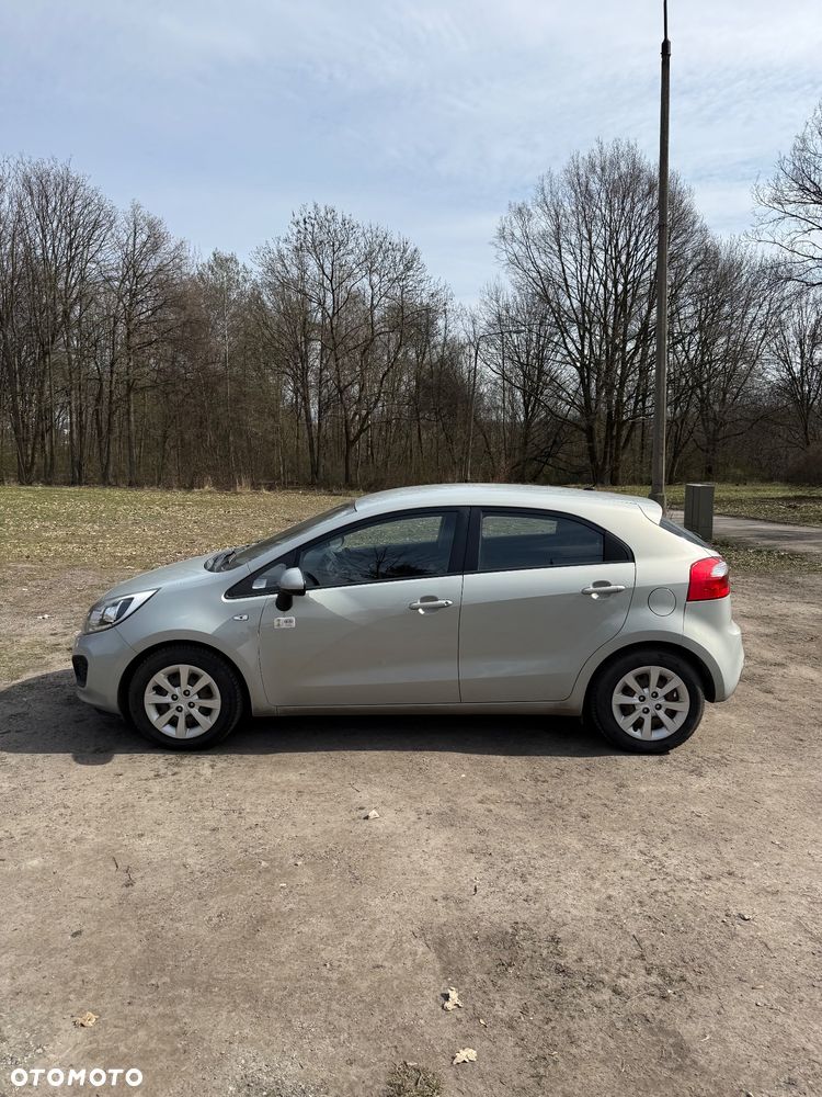 Kia Rio 1.2 L - 2