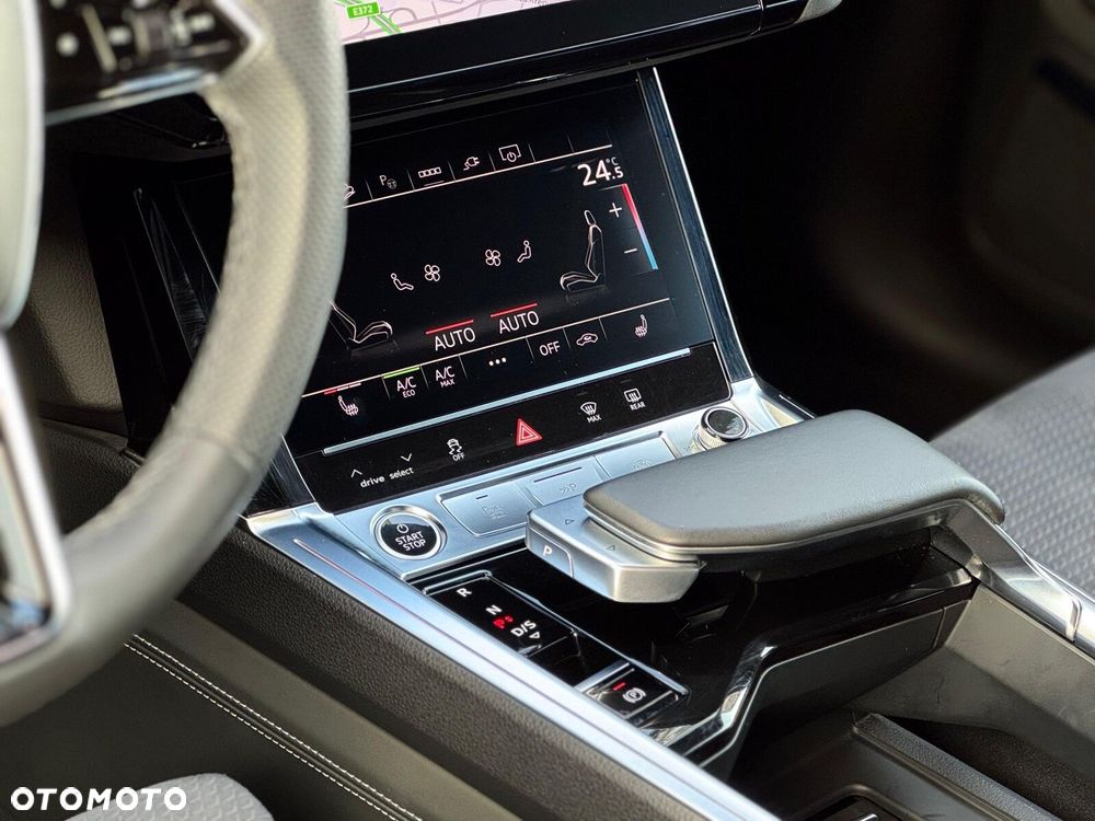 Audi Q8 Sportback e-tron - 13