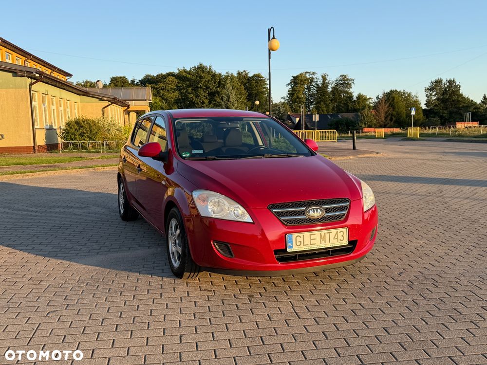 Kia Ceed 1.6 Crdi Comfort + - 1