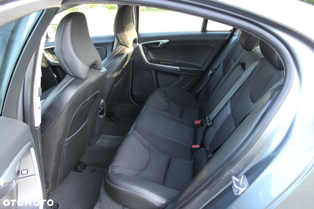 Volvo S60 Cross Country D3 Geartronic Momentum - 18