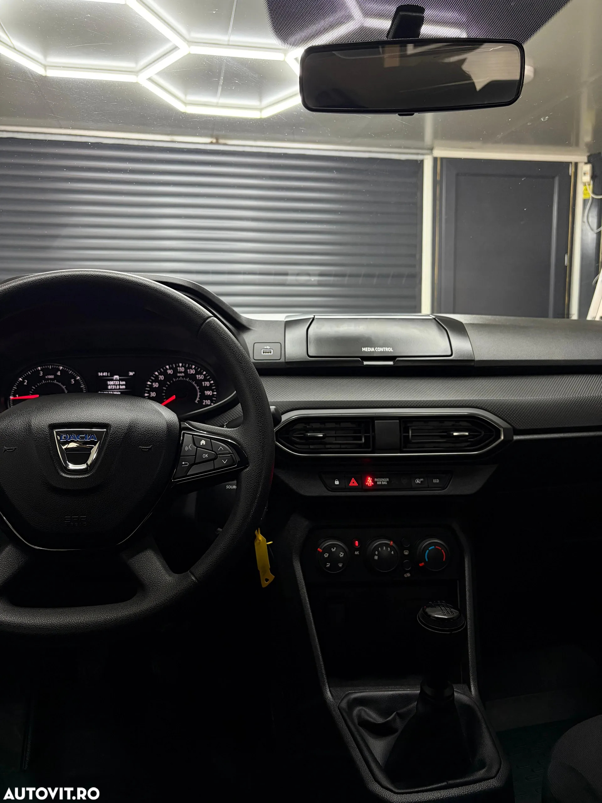 Dacia Logan TCe 90 Essential - 29