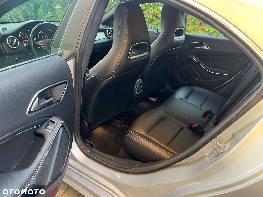Mercedes-Benz CLA 250 4-Matic AMG Line - 13