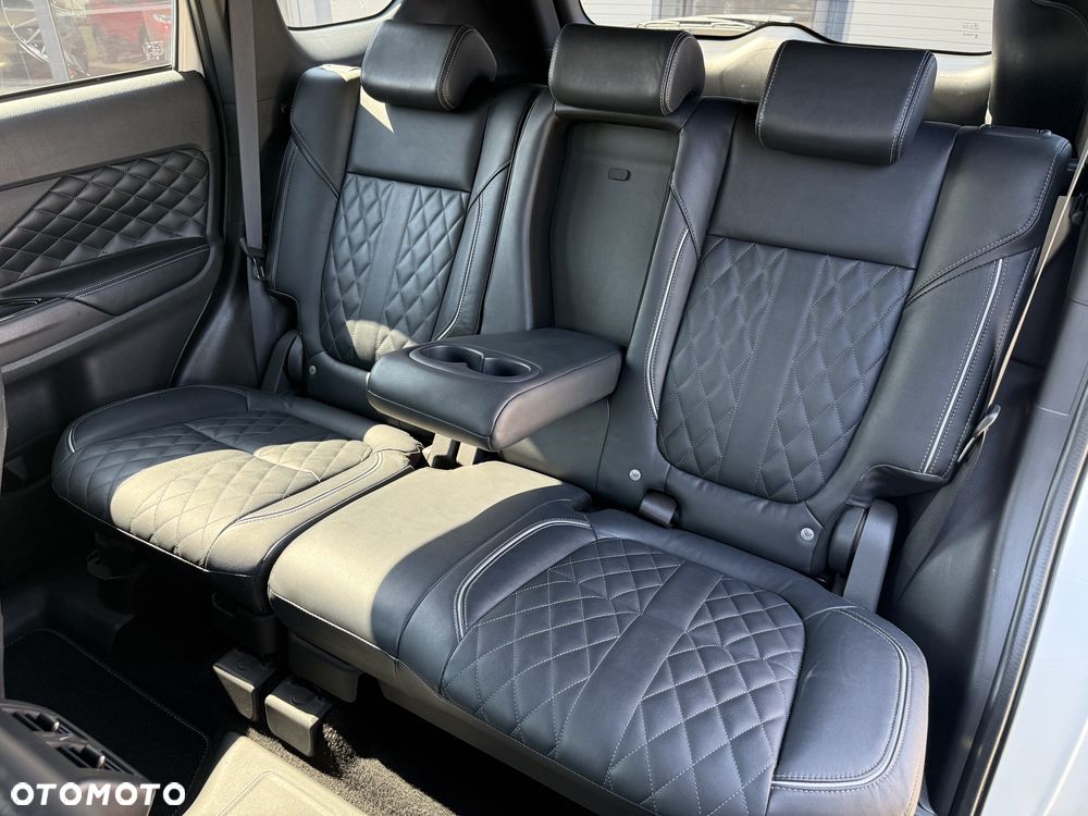 Mitsubishi Outlander 2.4 4WD Top - 31