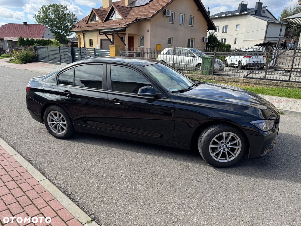 BMW Seria 3 318d Luxury Line EU6 - 11