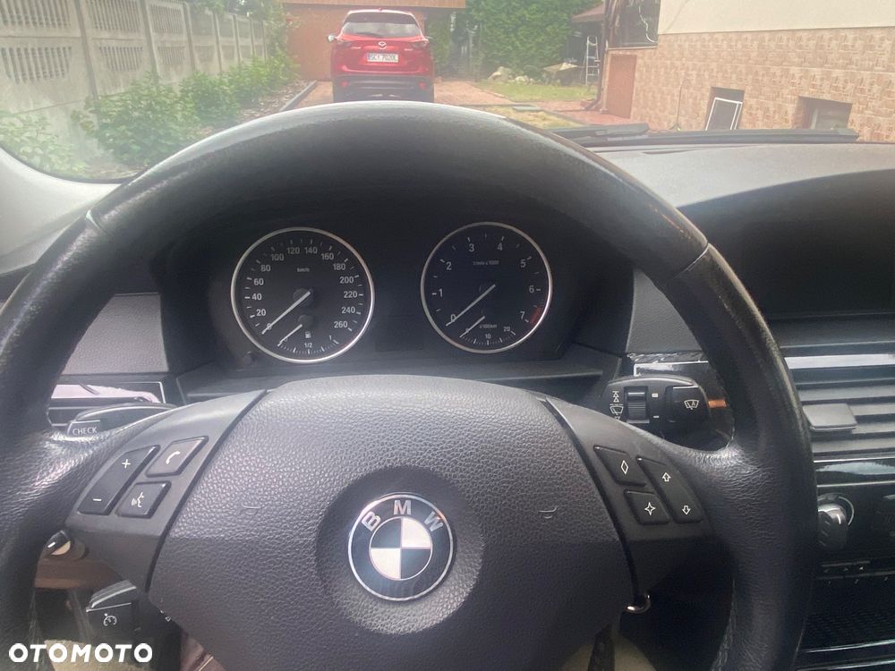 BMW Seria 5 523i - 11