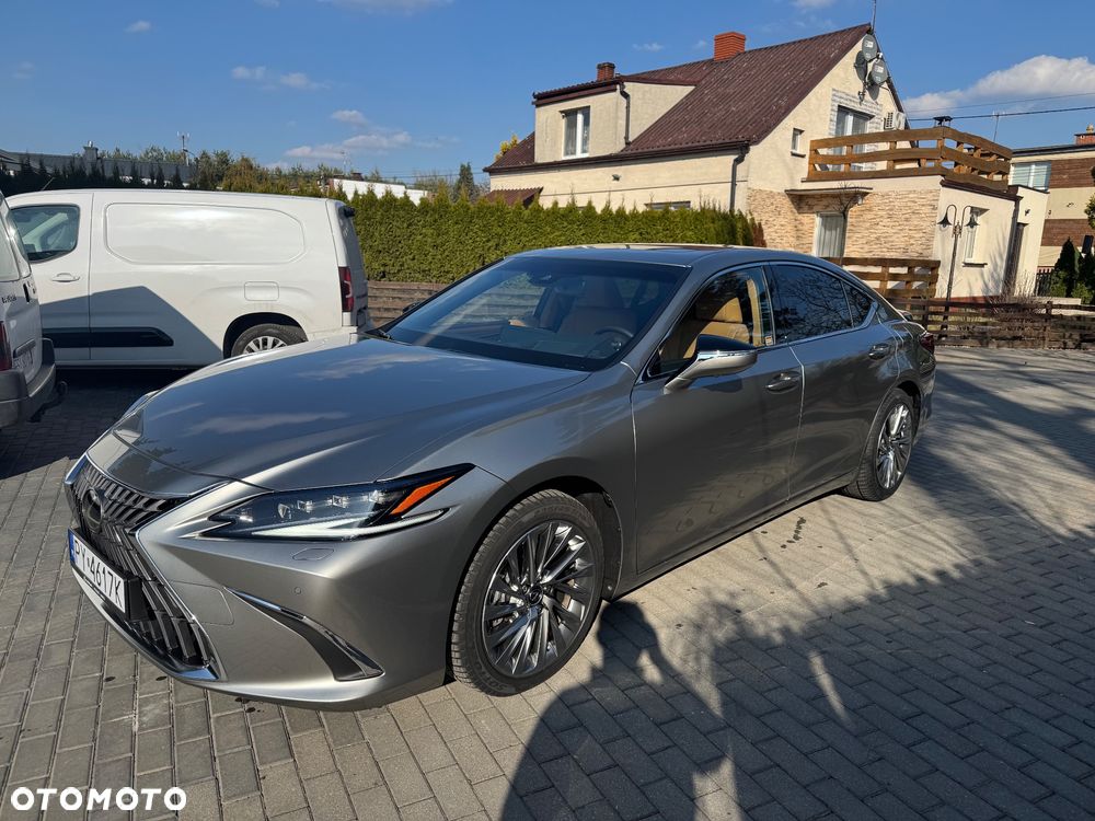 Lexus ES 300h Omotenashi - 1